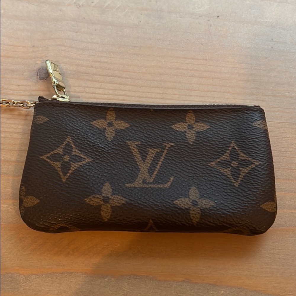Louis Vuitton Key Pouch - Picture 4 of 8